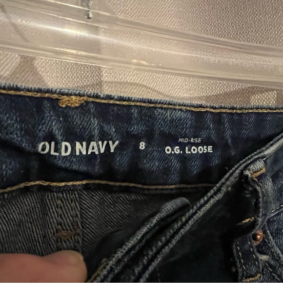 Old Navy O.G. Loose Mid-Rise Jean Cut Off Shorts – Size 8, Frayed Hem - Picture 2 of 3